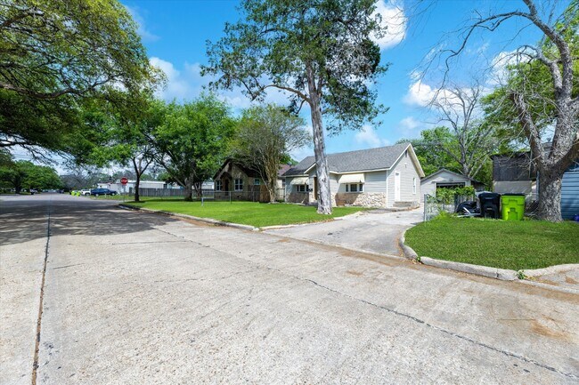 Building Photo - 1505 Brazos St