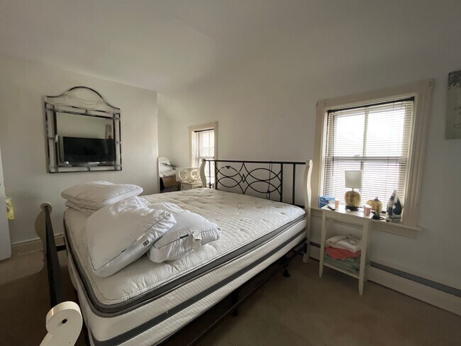 Building Photo - 2280 Main St