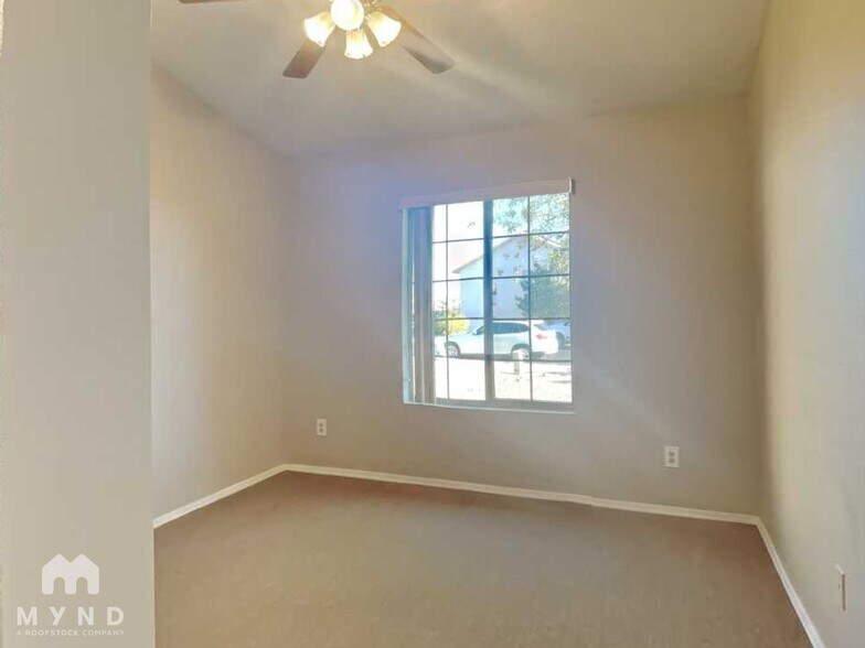 Building Photo - 1679 W Camino Acierto