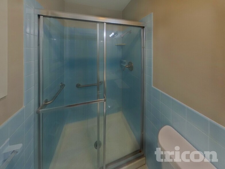 Building Photo - 931 Market St S