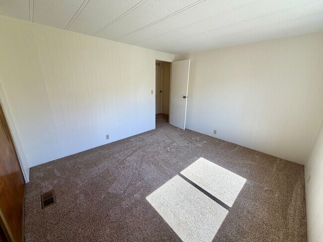 Building Photo - 63515 Grand Rd
