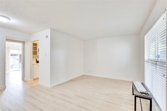 Building Photo - 2314 Parker Ln