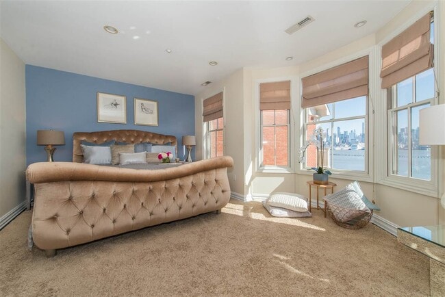 Building Photo - 8 Regency Pl