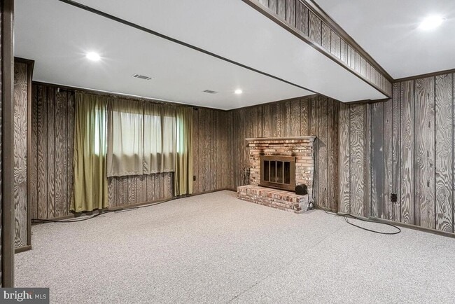 Building Photo - 6912 Eilerson St