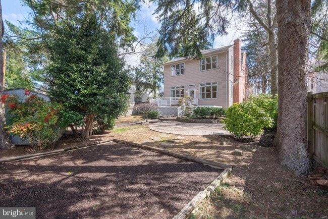 Building Photo - 317 W College Terrace