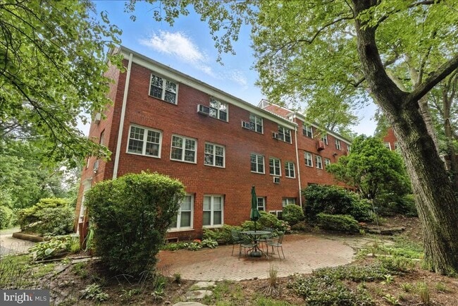 Building Photo - 1525 Mt Eagle Pl