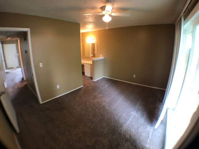 Building Photo - S Elm Ct Duplex