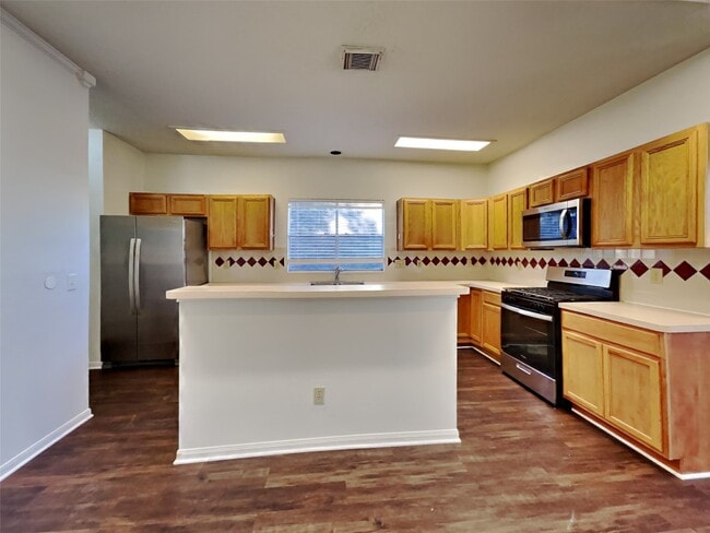 Building Photo - 2911 Linda Dr