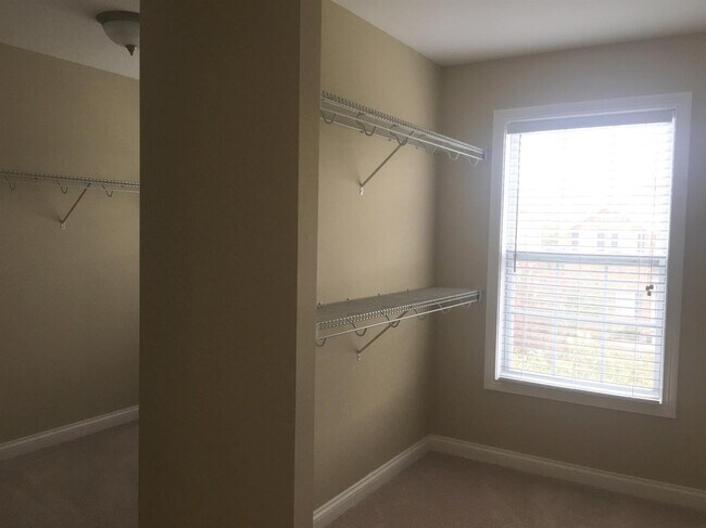 Building Photo - 3020 Blackford Pkwy