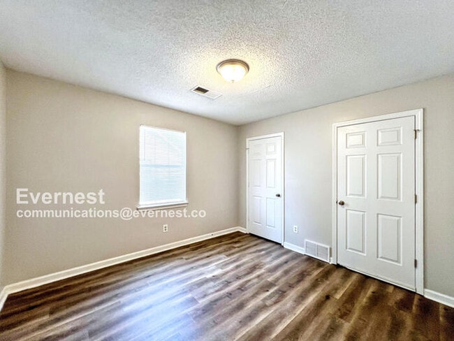 Building Photo - 285 Gaslight Cove