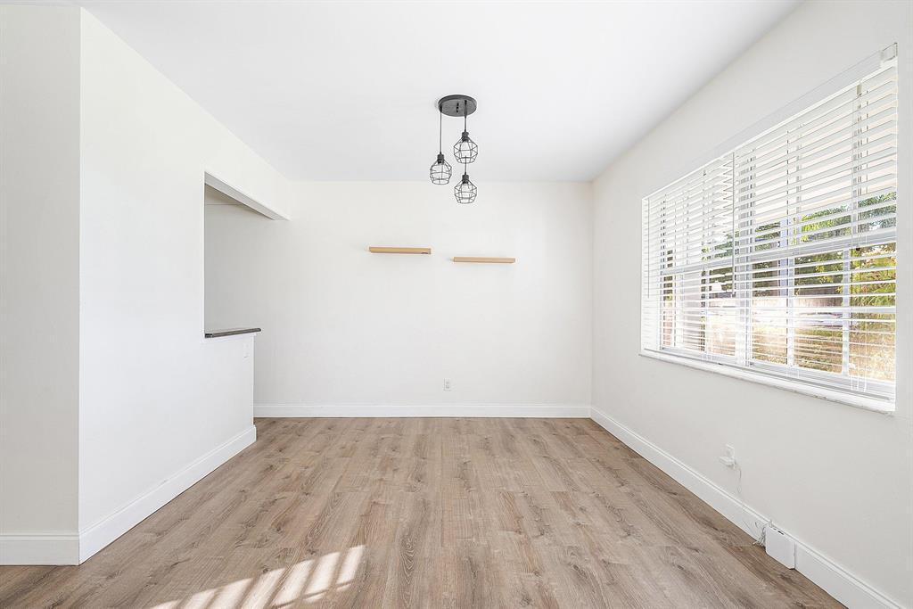 Building Photo - 2455 NE 51st St