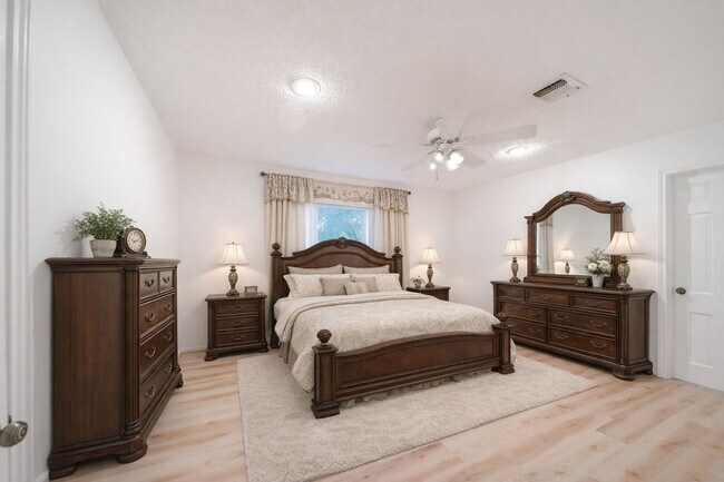 Building Photo - 15738 Fleetwood Oaks Dr