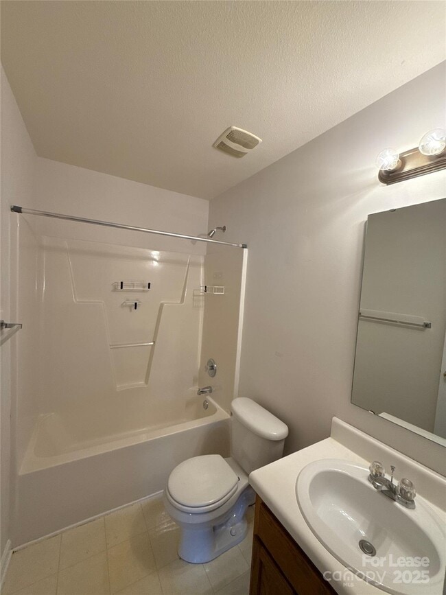 Building Photo - 2807 Forest Grove Ct