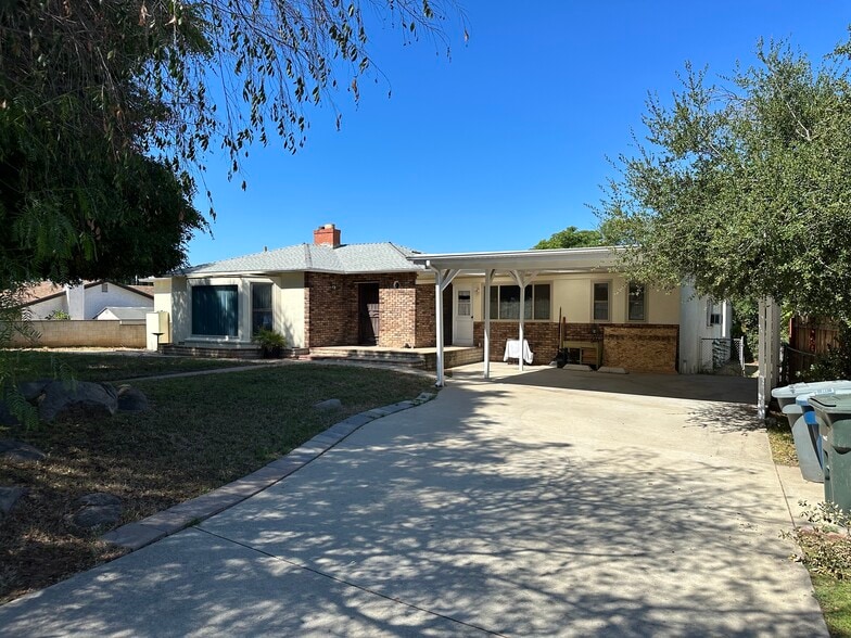 Building Photo - 2152 Bear Valley Pky