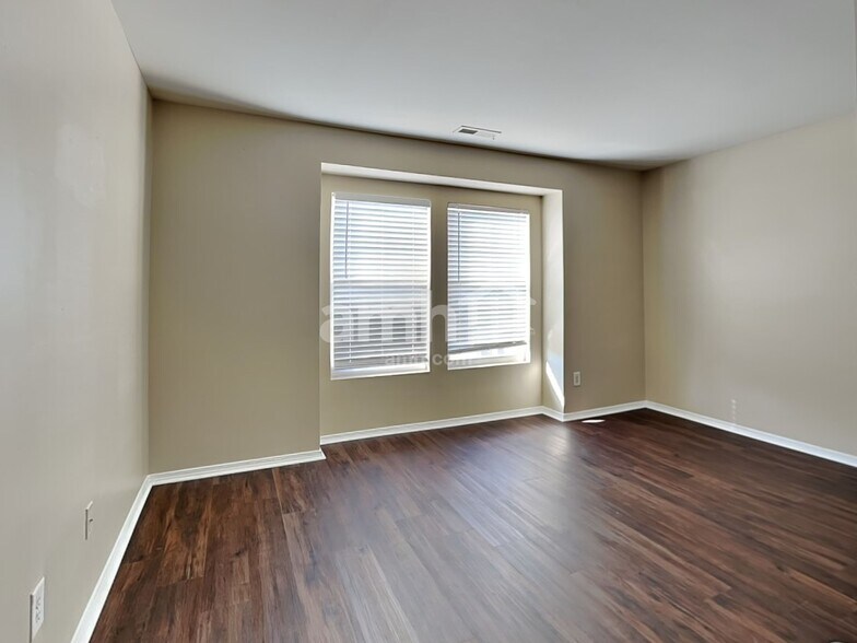 Building Photo - 503 Ravenstone Ln