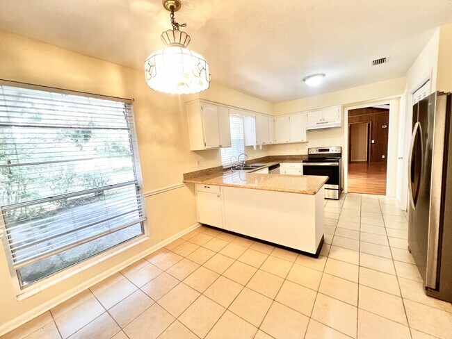 Building Photo - 5391 Golf Course Dr