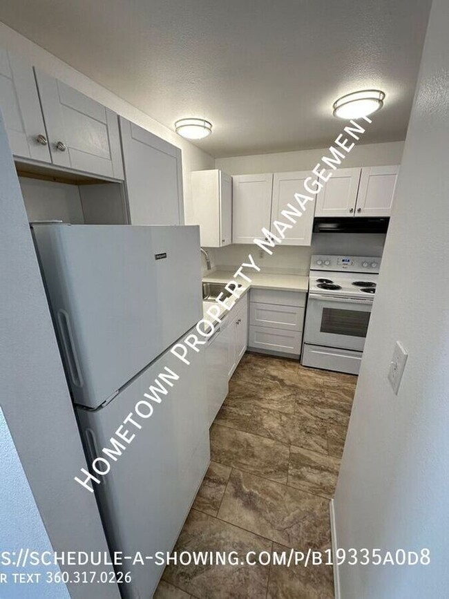 Building Photo - Lower Level 2 Bedroom Apartment with W/S/G...