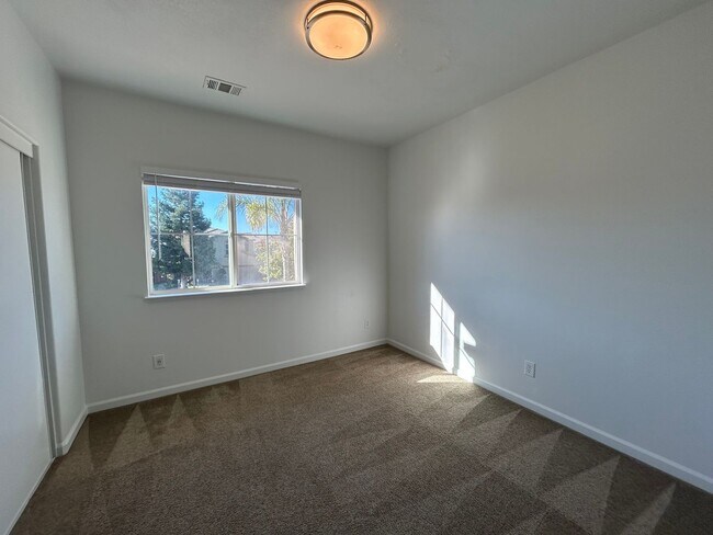 Building Photo - 5208 Harness Ct