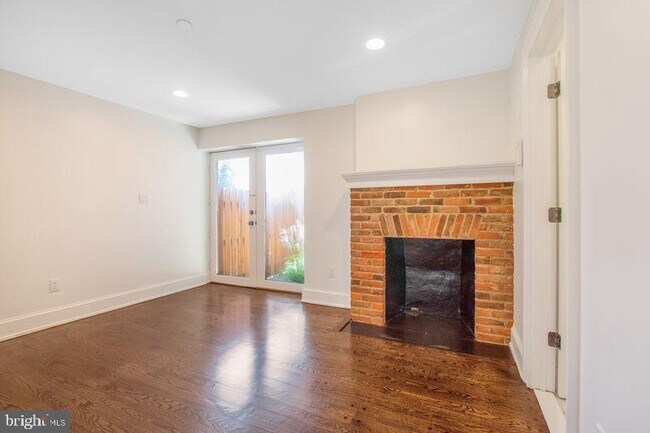 Building Photo - 8 N New St