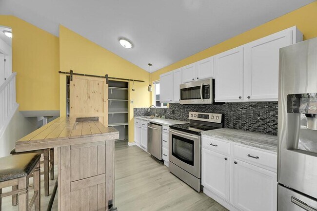 Building Photo - 2034 Buckeye Ave
