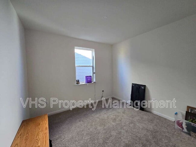 Building Photo - 609 Clover Ln