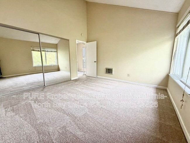 Building Photo - 687 Racquet Club Cir