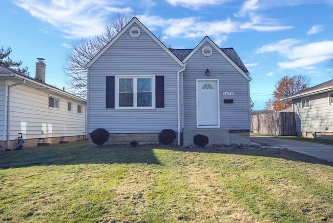 Building Photo - Airbnb Short-Term Rental Cozy two Bedroom one bath ranch style home Mayfield Heights