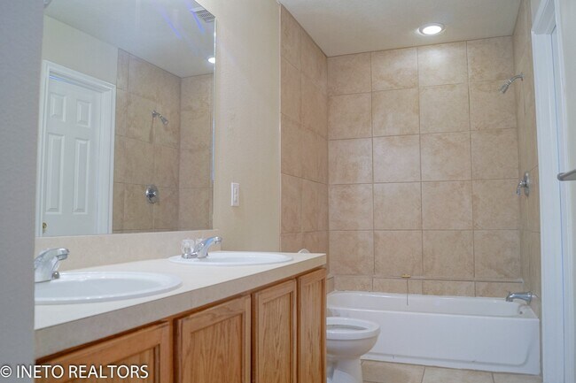 Building Photo - 2819 Foster Hill Dr