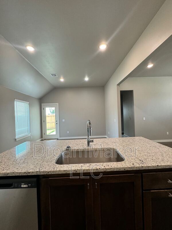 Building Photo - 790 Flowers Dr