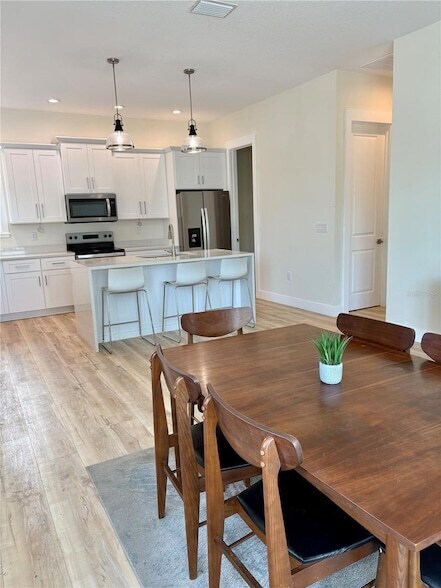 Building Photo - 14733 Sunset Dr