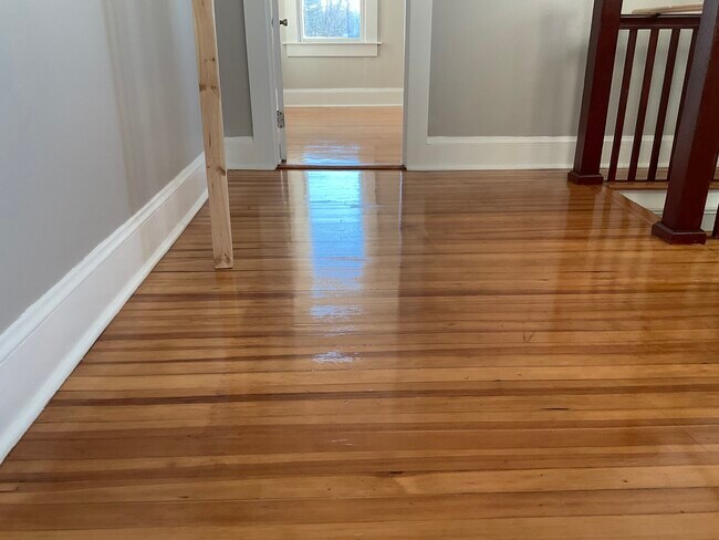 Building Photo - 16 Lake St