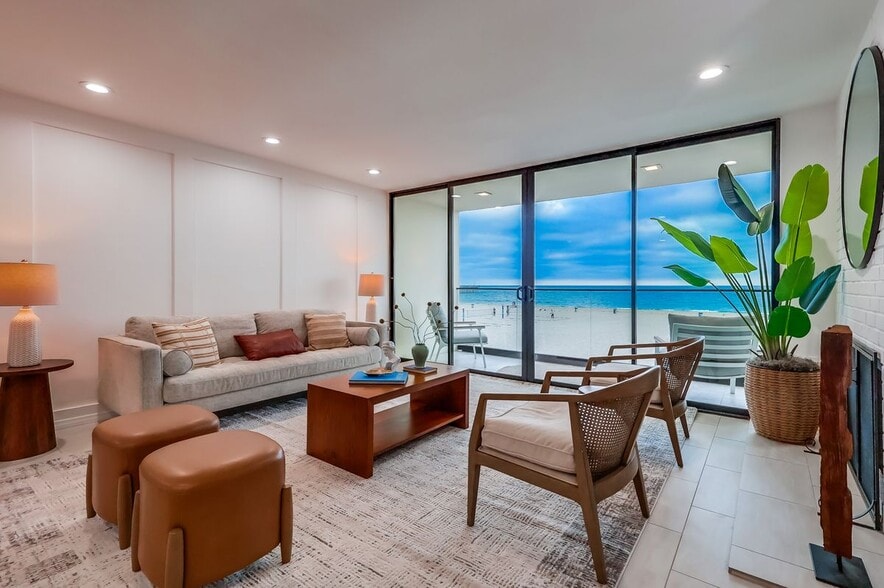 Building Photo - 1510 The Strand