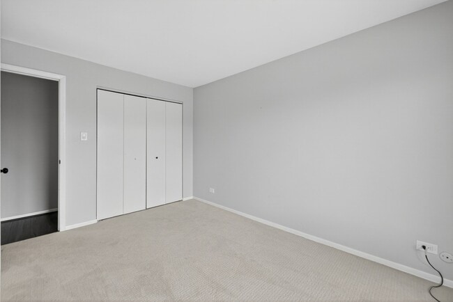 Building Photo - 1700 Lakecliffe Dr