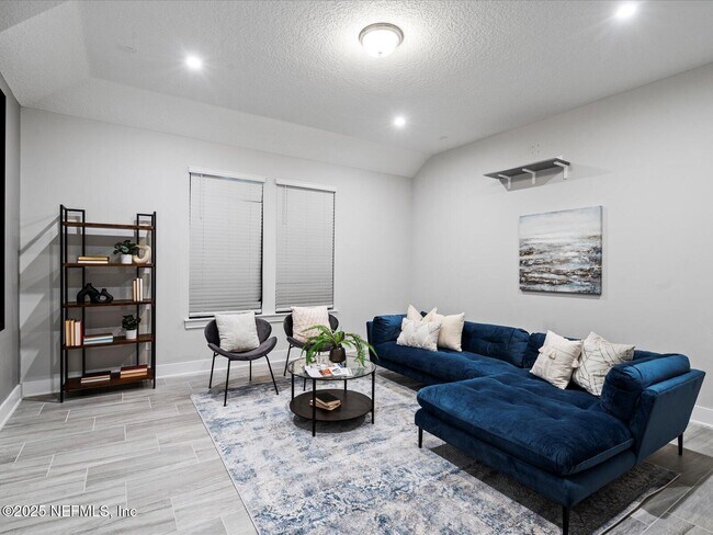 Building Photo - 746 Glenneyre Cir