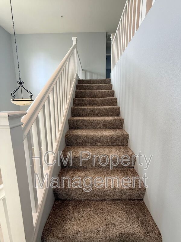 Building Photo - 651 N Jensen Pl