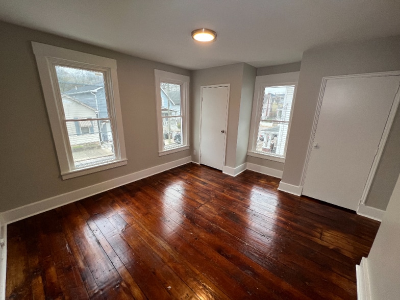 Building Photo - 509 7th Ave