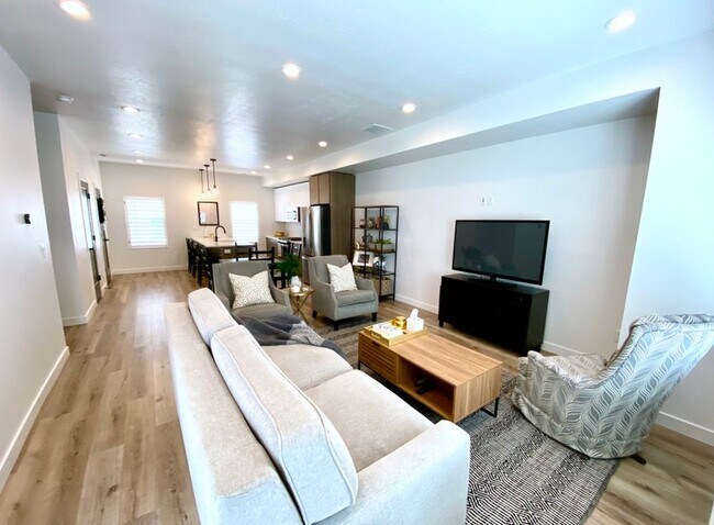 Building Photo - 620 N Orch Dr