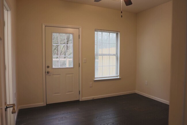 Building Photo - 4653 Fairfield Farm Rd