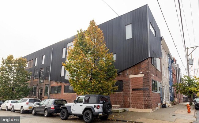 Building Photo - 1737 N Howard St