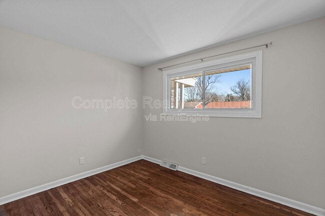 Building Photo - 9915 Castle Dr