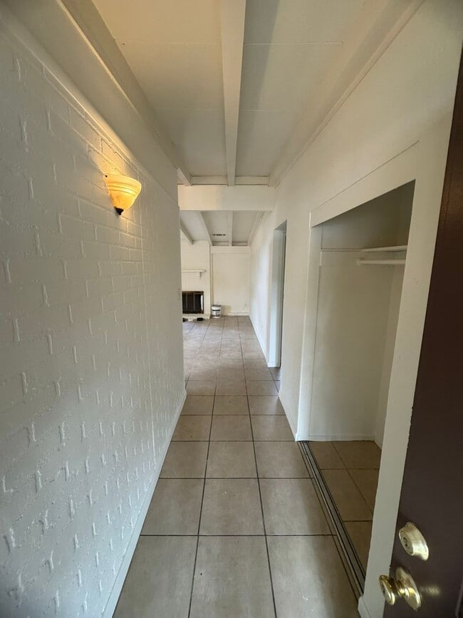 Building Photo - Spacious 4 Bedroom Home in West Sac