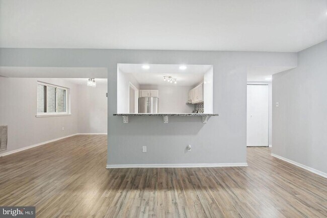 Building Photo - 1635 Parkcrest Cir