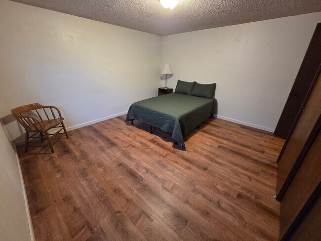 Building Photo - 412 Linden Ave