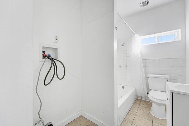 Building Photo - 3175 Winter St