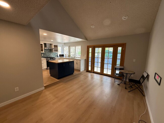 Building Photo - Newly Renovated Home on a Quiet Cul-de-Sac – Available Now