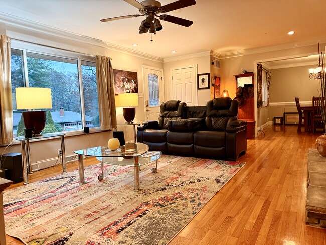 Building Photo - 5200 Skyline Dr