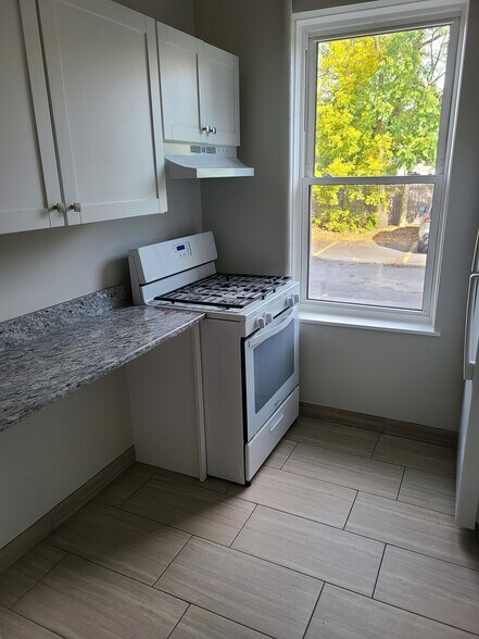 Building Photo - 65 S Waverly St