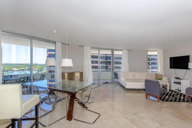 Building Photo - 5161 Collins Ave