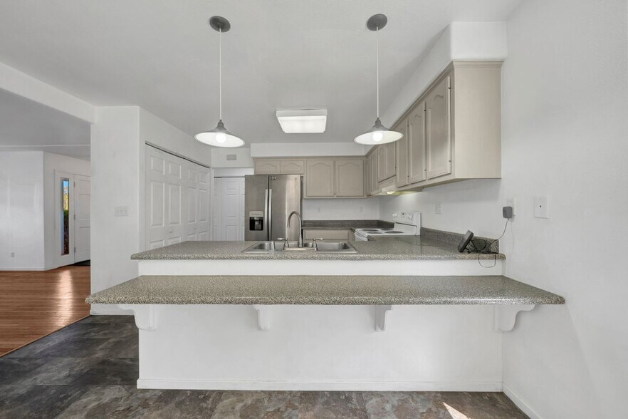 Building Photo - 805 Jerry Dr