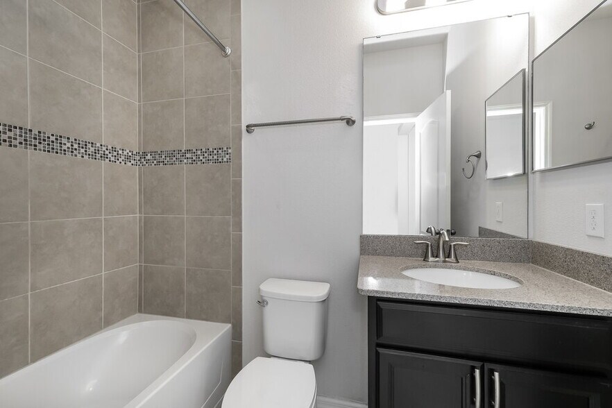 Building Photo - 1841 Henley St